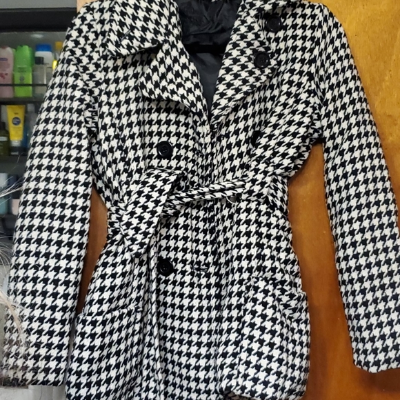 Jou Jou Jackets & Blazers - JouJou Houndstooth Belted Coat – Juniors Large